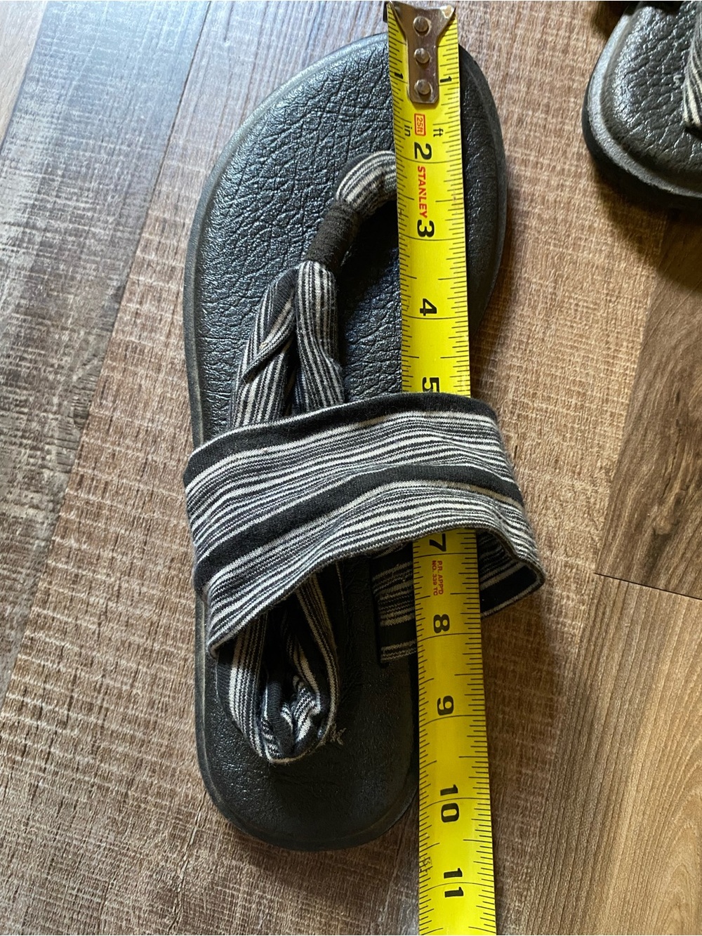Sanuk Black and Striped Gray Elastic Strap Sandals - Picture 6 of 6